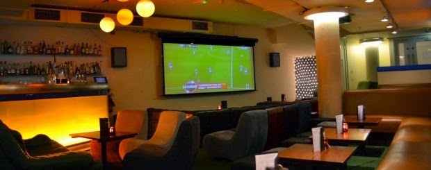 máy chiếu quán cafe dùng để xem bóng đá