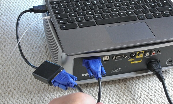 Cách kết nối laptop với máy chiếu qua dây cáp VGA